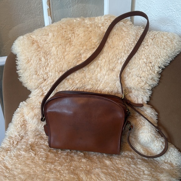 Vintage Coach leather zip crossbody - Picture 3 of 15